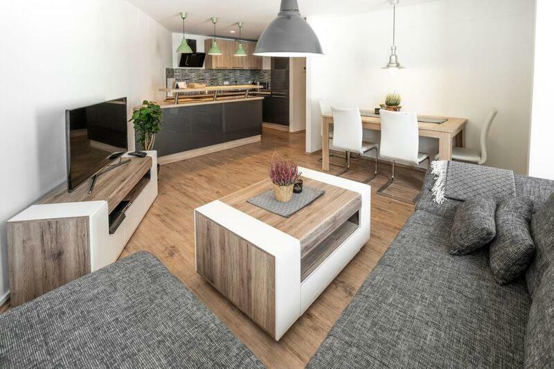 Old Town Luxury Apartment In Heart Of Братислава Екстериор снимка