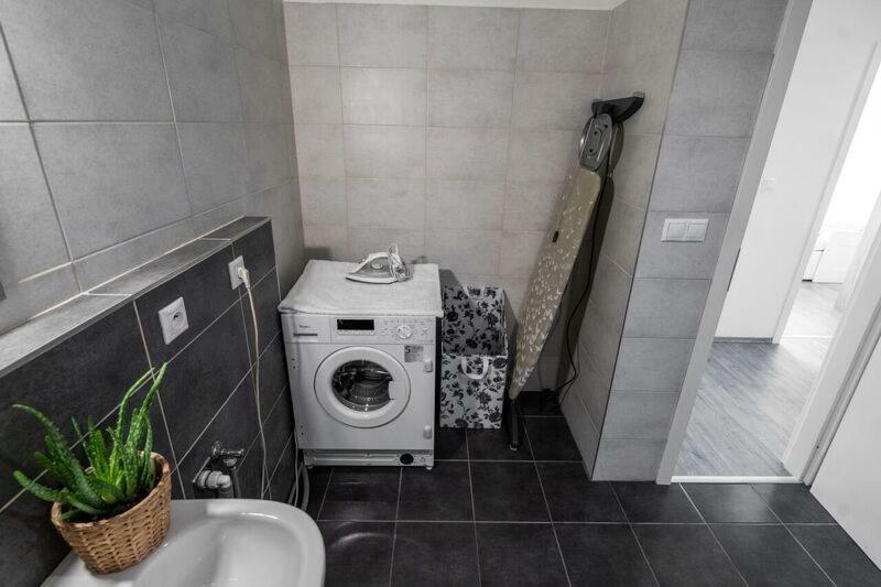 Old Town Luxury Apartment In Heart Of Братислава Екстериор снимка